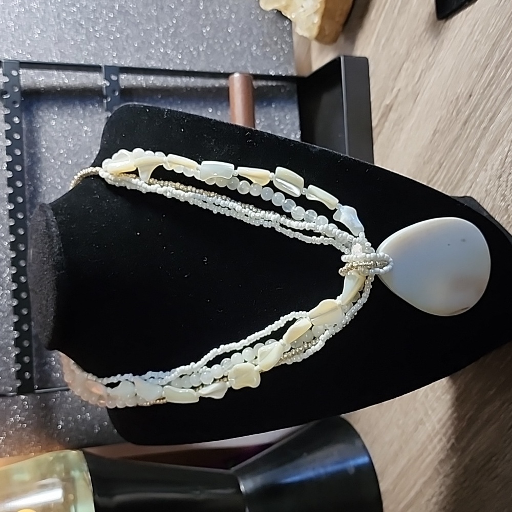 White and gold shell necklace